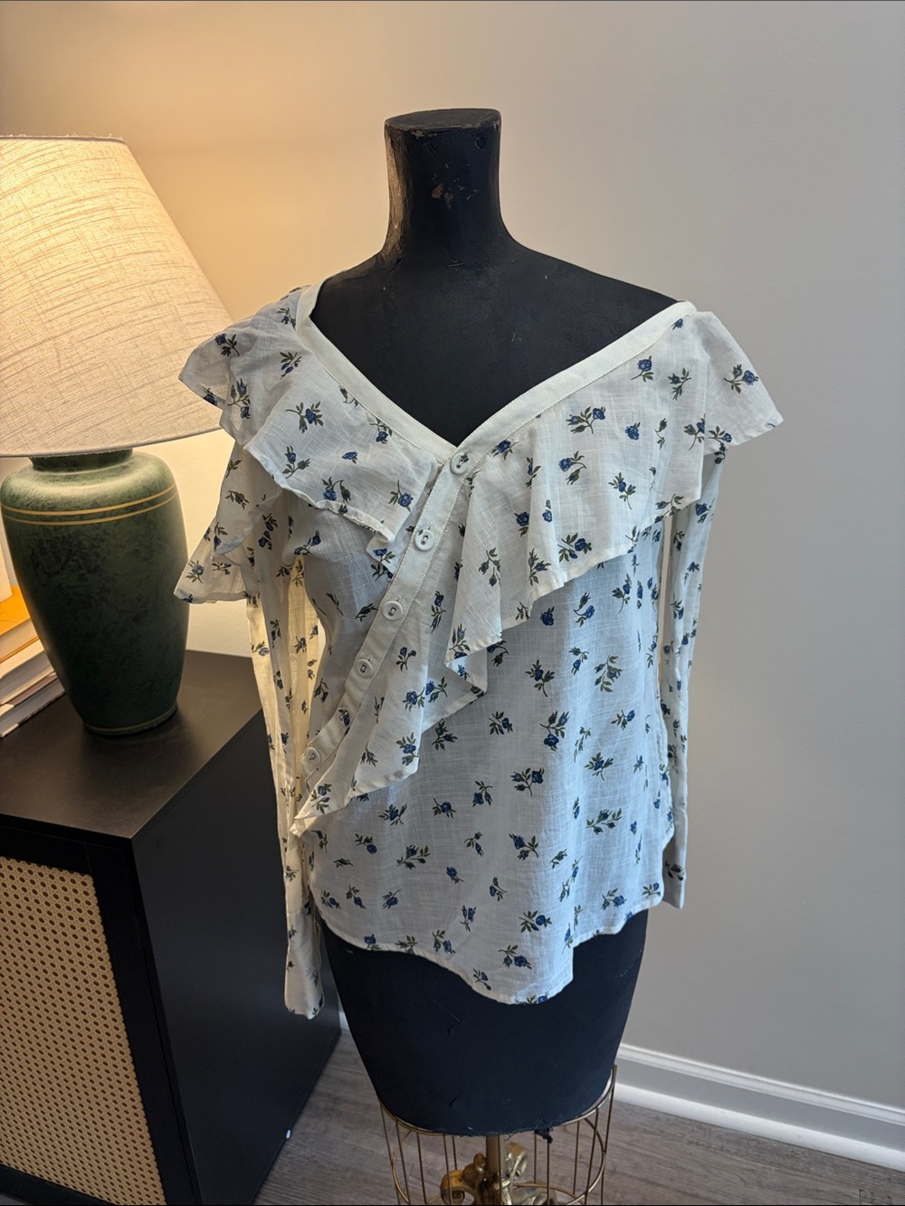 Paige Western Cottage Floral Ruffled Cream Cold Shoulder Blouse (SM) 100% Cotton